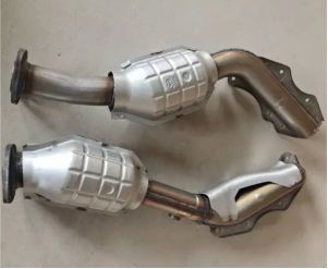 汽車機(jī)油加多 不容忽視的潛在危害與正確處理方法